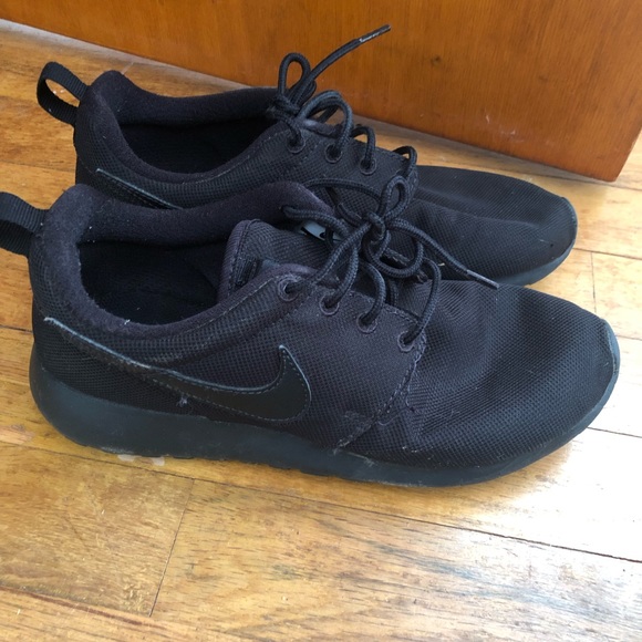 Nike Roshe One - Picture 1 of 2